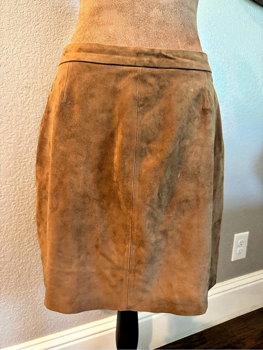 PABLO by Gérard Darel 100% Goat Suede Snap-Front Mini Skirt | Brown | US 6 FR 38 - Picture 4 of 10